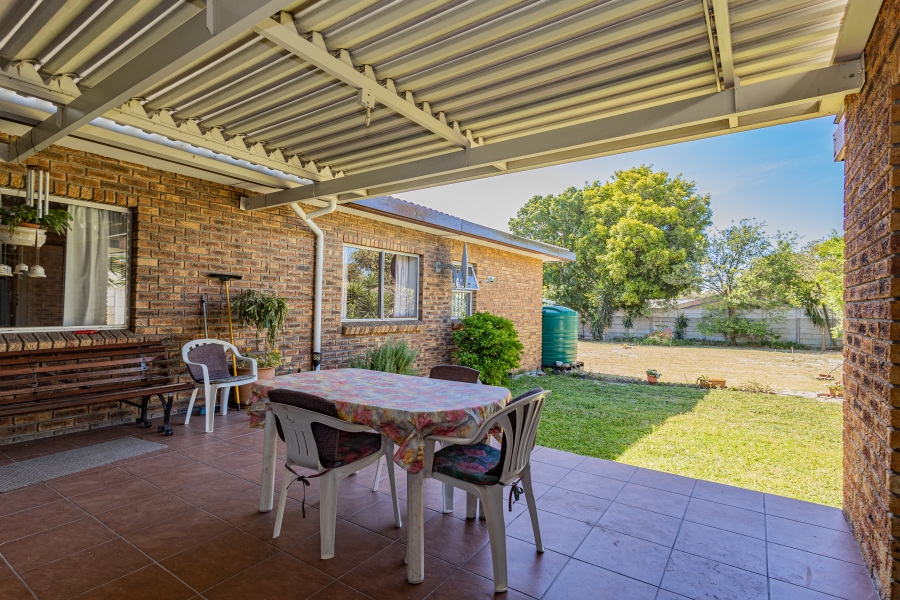 4 Bedroom Property for Sale in Amandelrug Western Cape